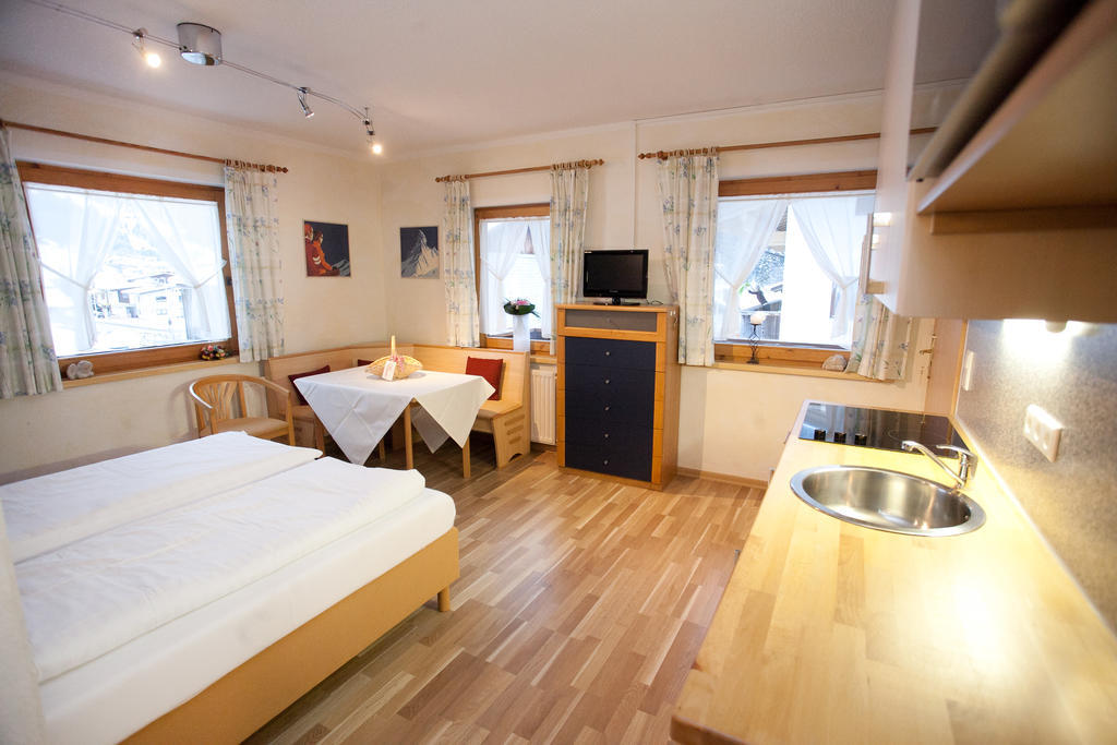 Landhaus Gudrun Tux Room photo